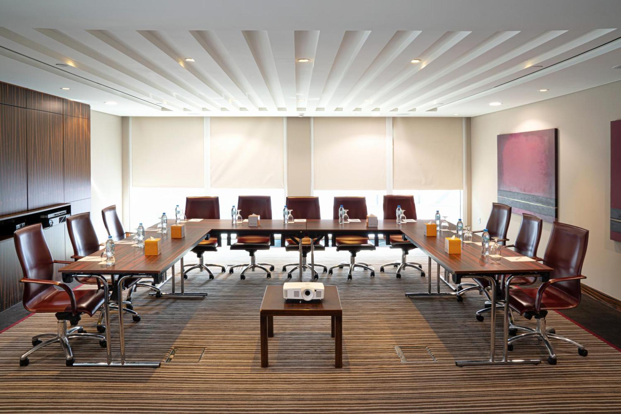 Hotel Centro Al Manhal By Rotana