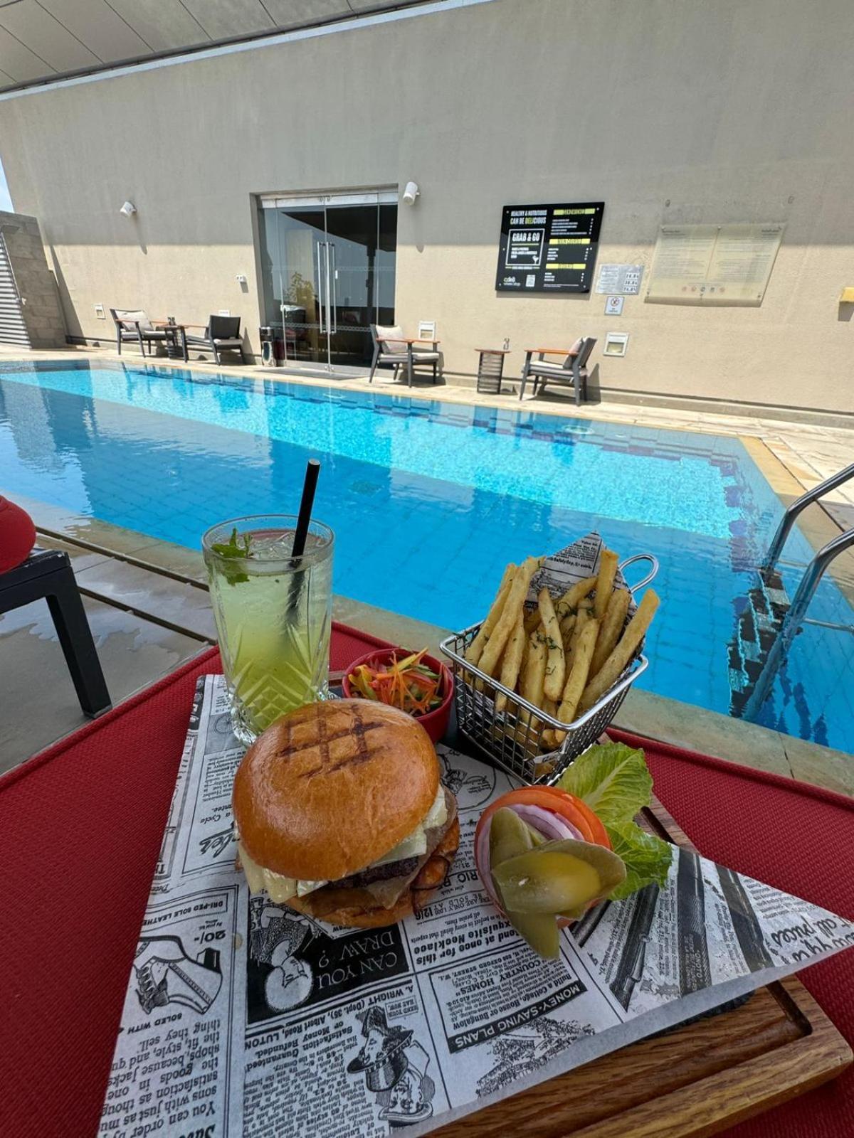 Centro Al Manhal By Rotana Hotel