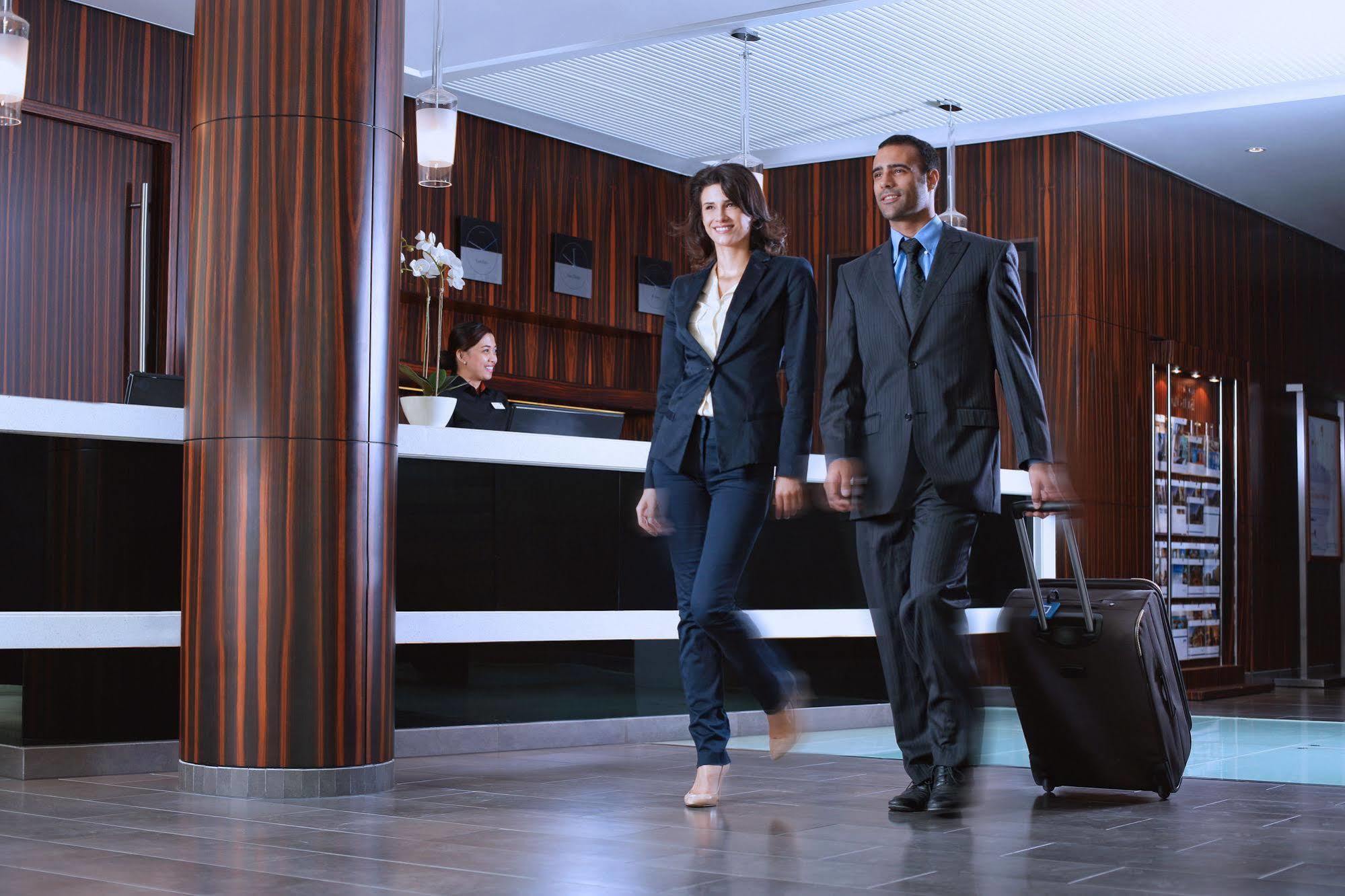 Centro Al Manhal By Rotana Hotel 3*